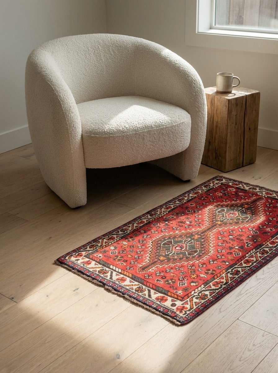 Shiraz — Hand-knotted, 80x120 cm, Red, 100% Virgin Wool | Detail view
