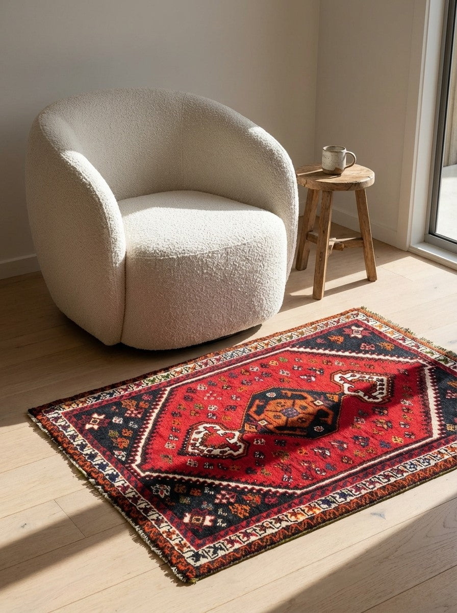 Gashgai — Hand-knotted, 86x122 cm, Red, 100% Virgin Wool | Detail view