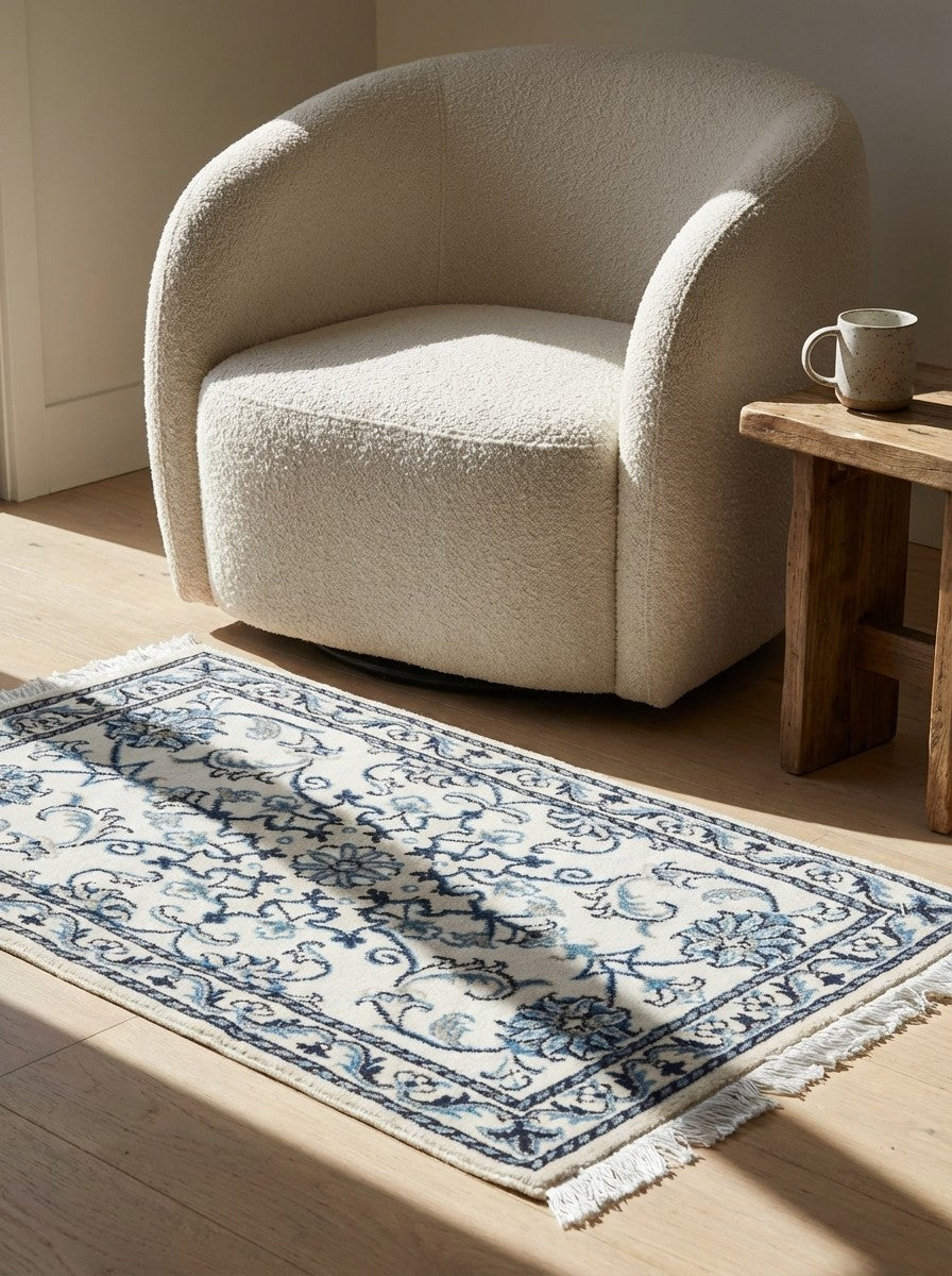 Nain 12La — Hand-knotted, 58x93 cm, Beige, 100% Virgin Wool | Detail view
