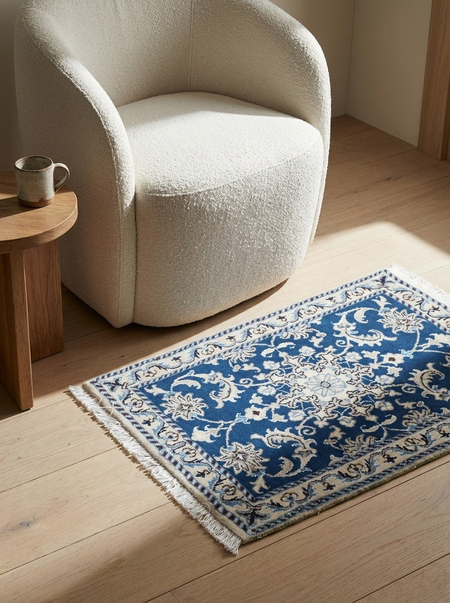 Nain 12La — Hand-knotted, 61x88 cm, Blue, 100% Virgin Wool | Detail view
