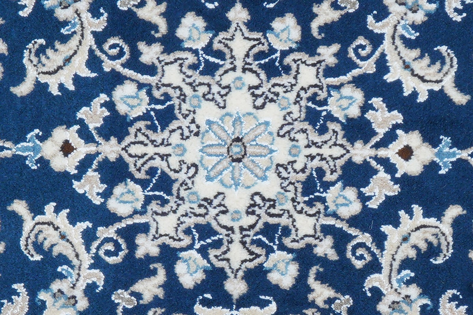Nain 12La — Hand-knotted, 61x88 cm, Blue, 100% Virgin Wool | View 8