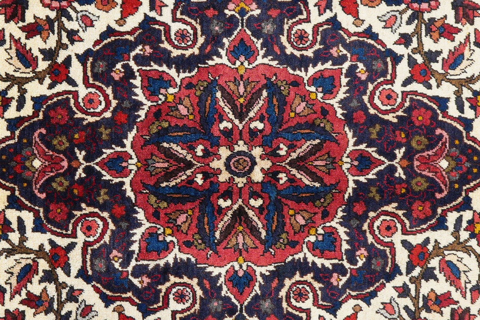 Bakhtiar — Hand-knotted, 213x310 cm, Red, 100% Virgin Wool | View 7