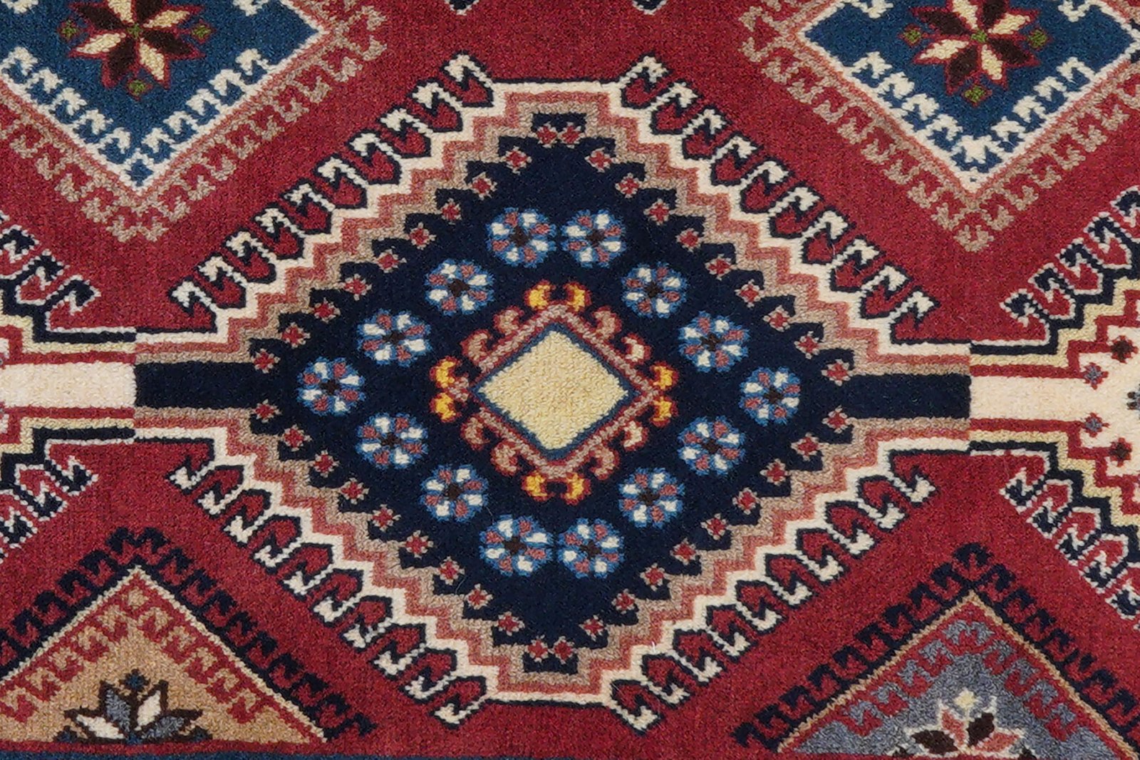 Yalameh — Hand-knotted, 101x147 cm, Red, 100% Virgin Wool | View 7
