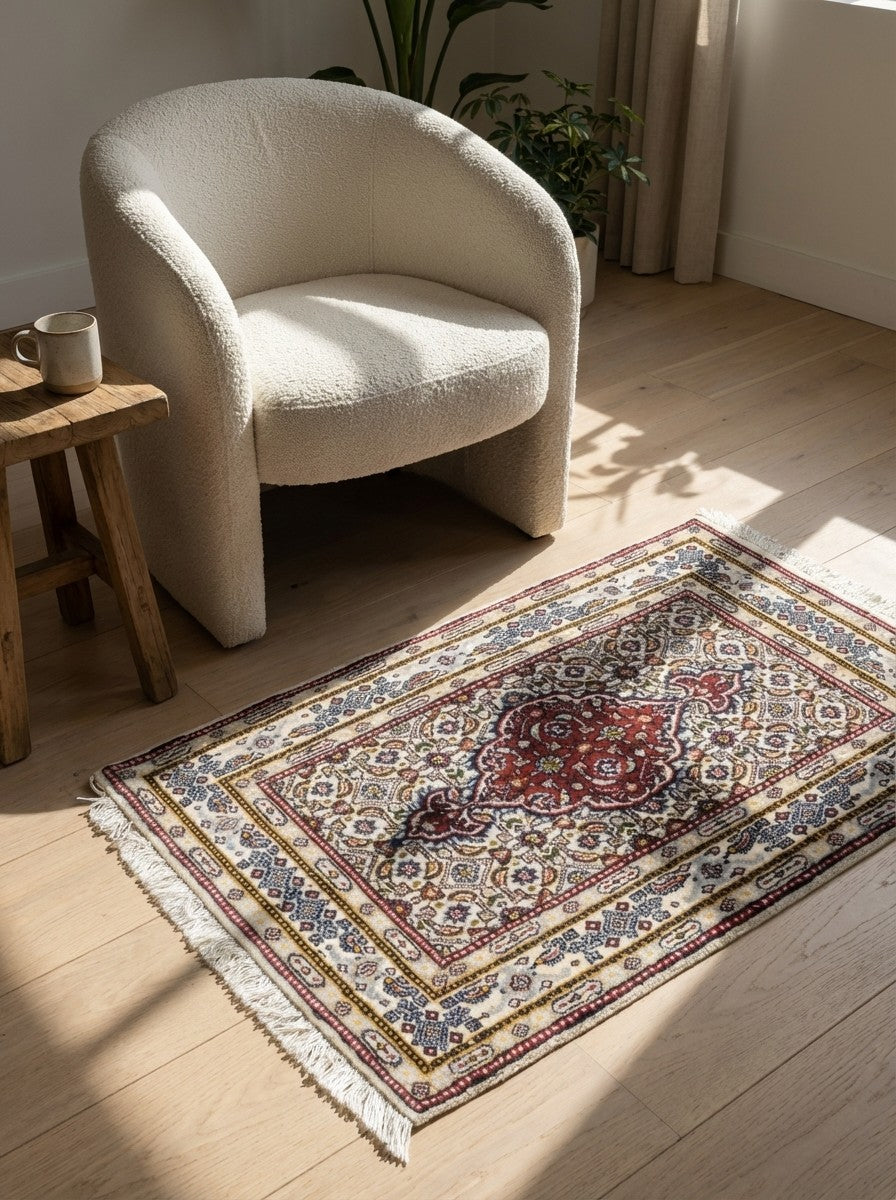 Moud Mahi — Hand-knotted, 57x91 cm, Beige, 100% Virgin Wool | Detail view