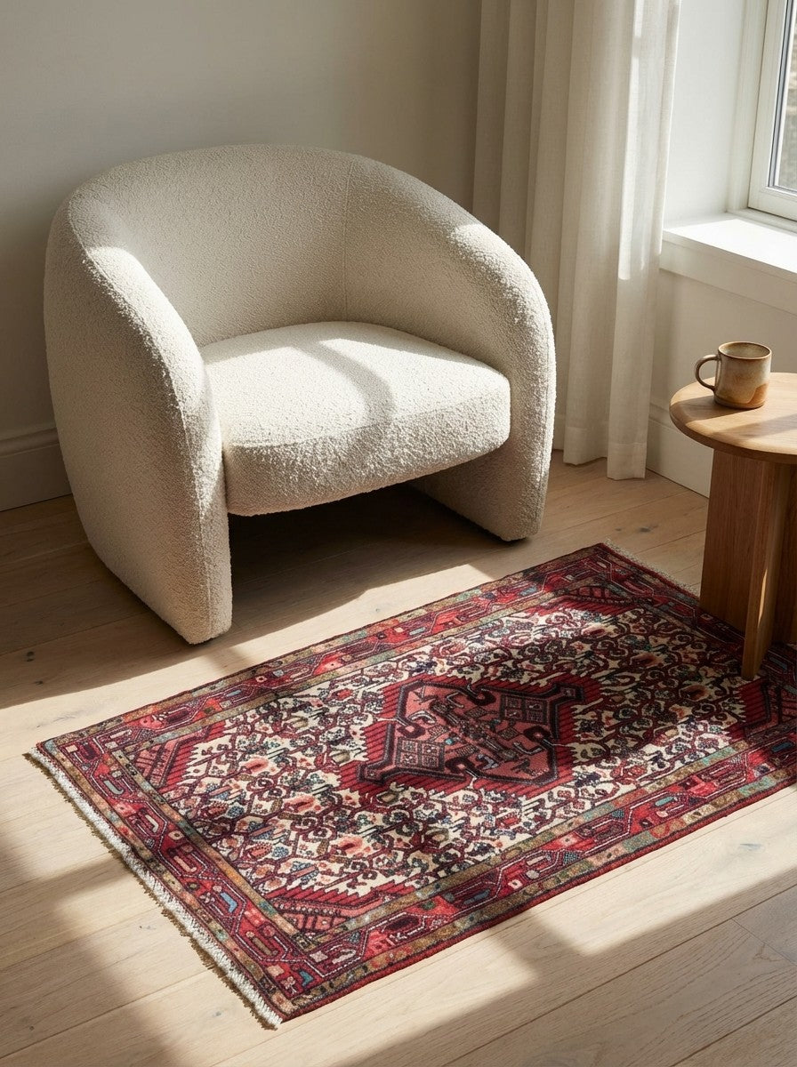 Assadabad — Hand-knotted, 77x116 cm, Beige, 100% Virgin Wool | Detail view