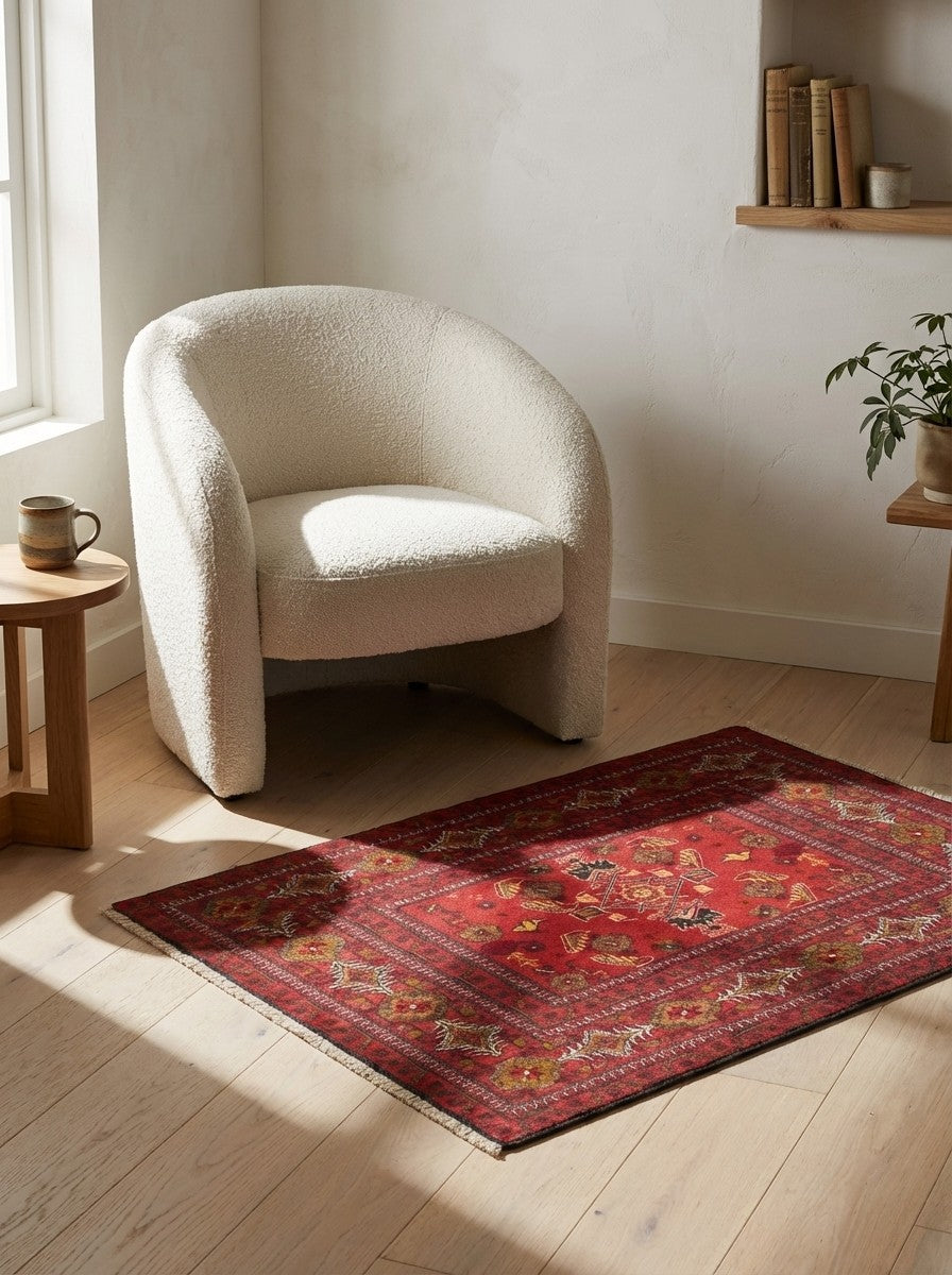 Belutch — Hand-knotted, 94x67 cm, Red, 100% Virgin Wool | Detail view