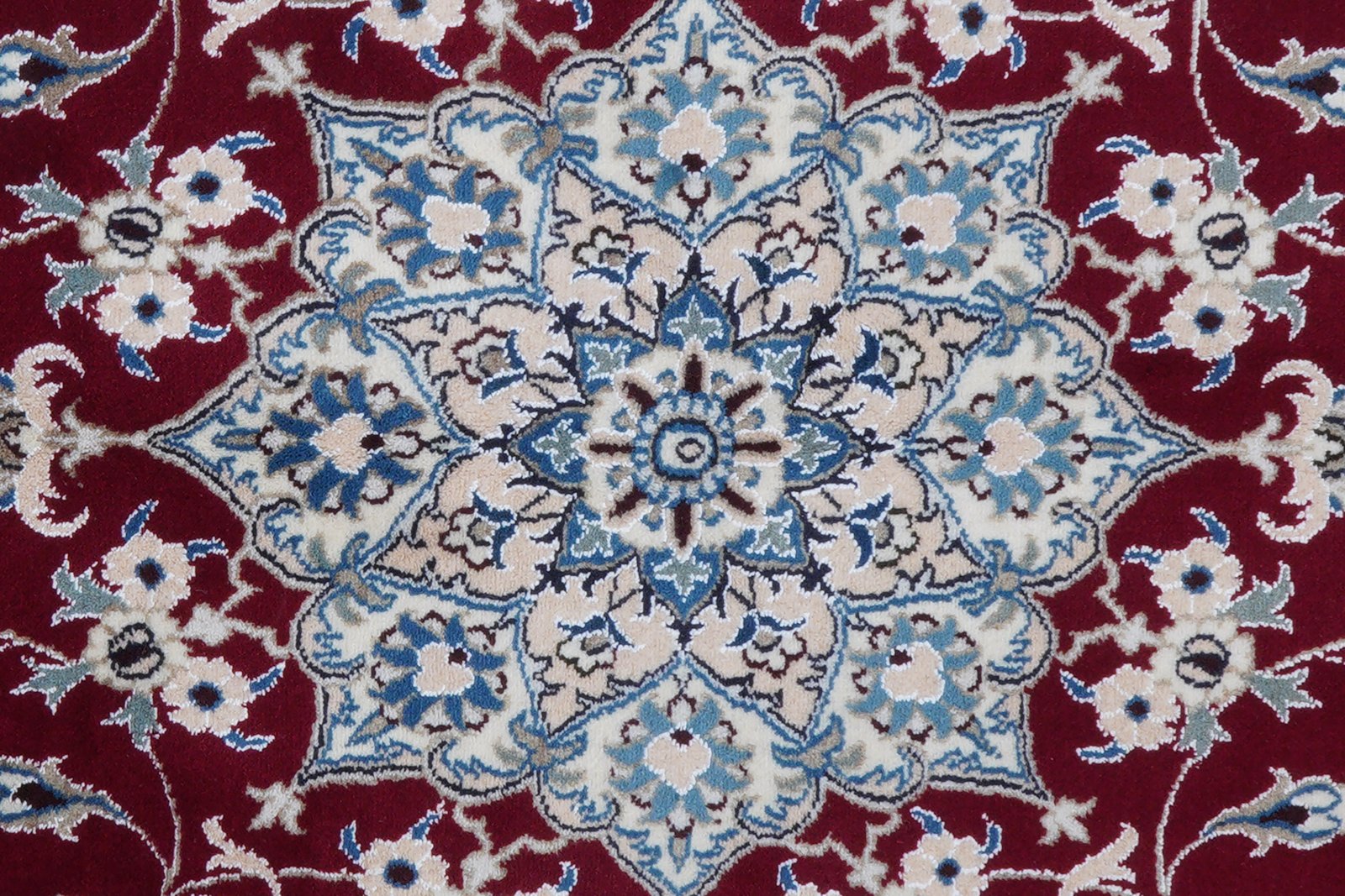 Nain 12La — Hand-knotted, 163x246 cm, Red, 100% Virgin Wool | View 7