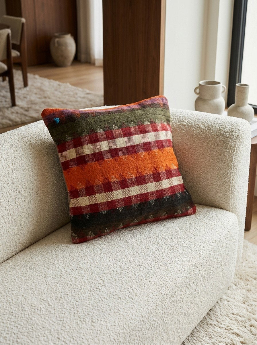 Kelim Kissen — Handgefertigt, 65x65 cm, Bunt, 100% Virgin Wool | Detail view