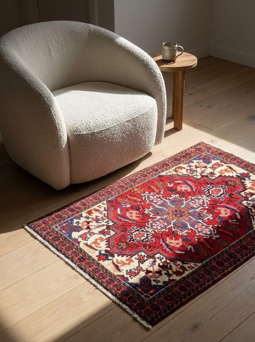 Mehrewan — Hand-knotted, 102x137 cm, Red, 100% Virgin Wool | Detail view