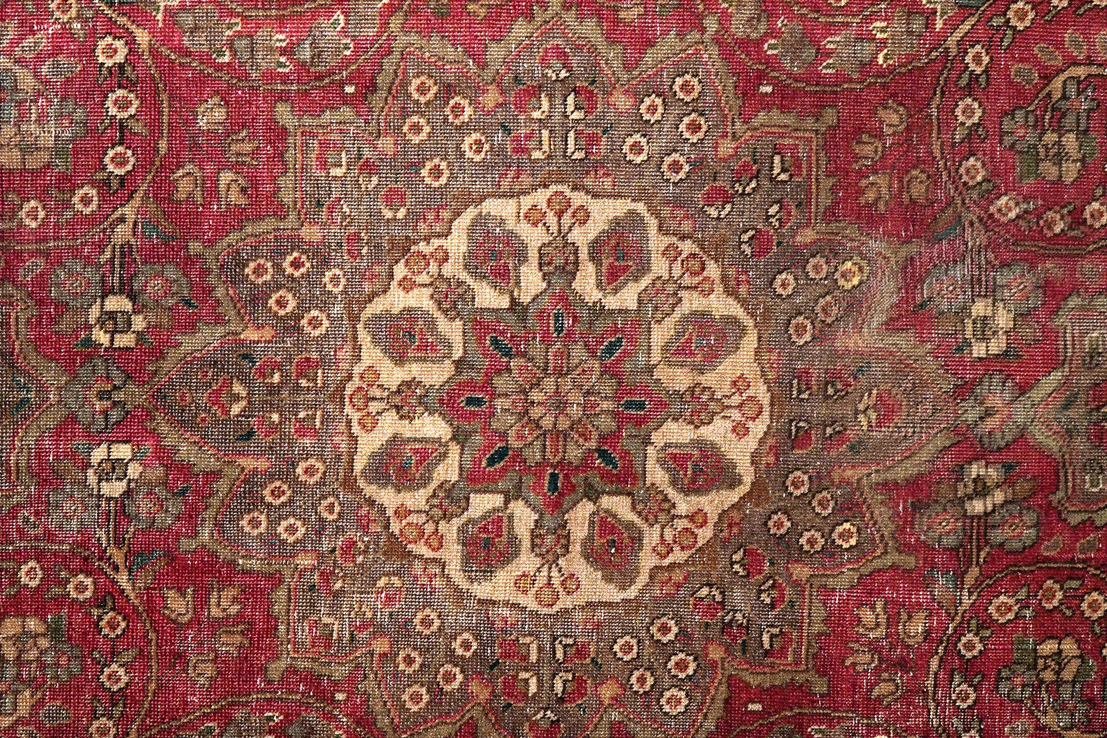 Heritage — Hand-knotted, 192x286 cm, Red, 100% Virgin Wool | View 6