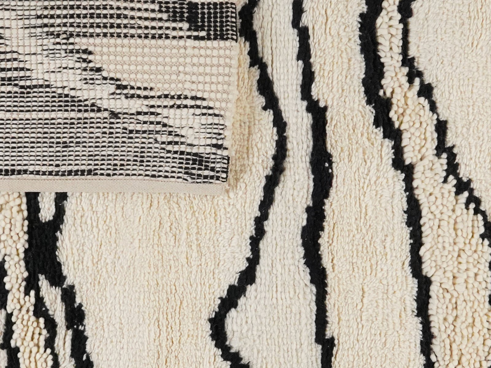 Morrocan Mirage — Hand-knotted, 120x180 cm, Beige, 100% Virgin Wool | View 3