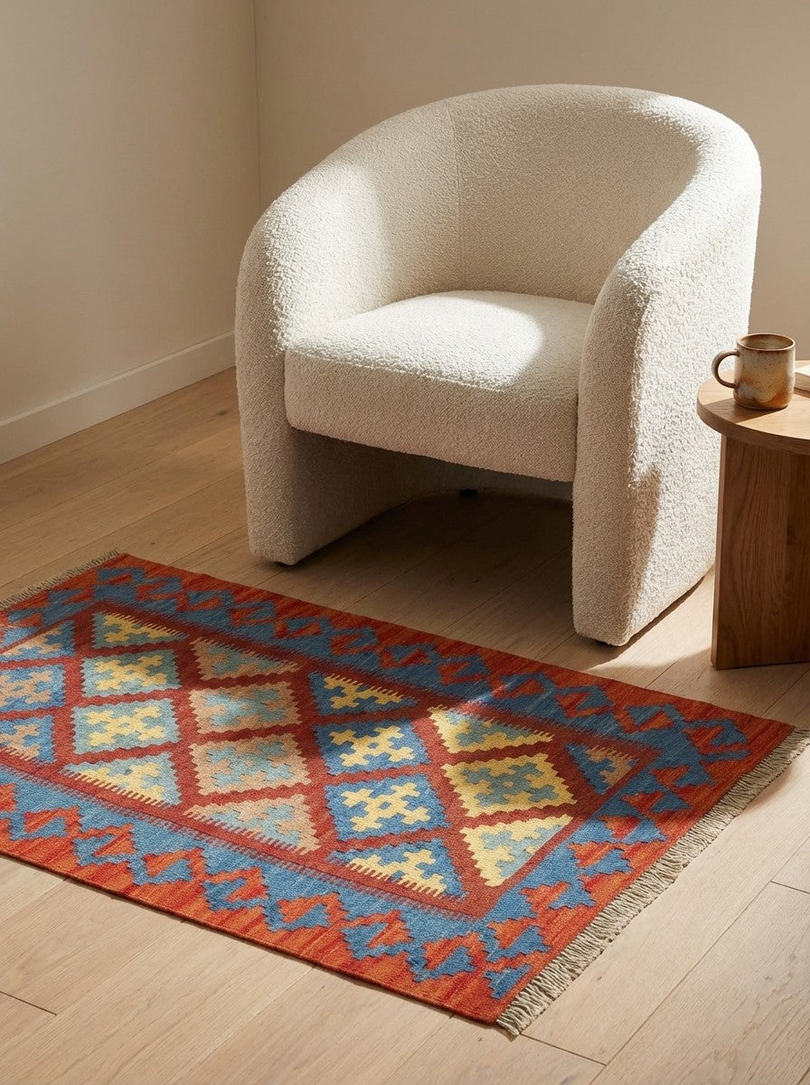 Kelim Gashgai — Handmade, 81x126 cm, Red, 100% Virgin Wool | Detail view