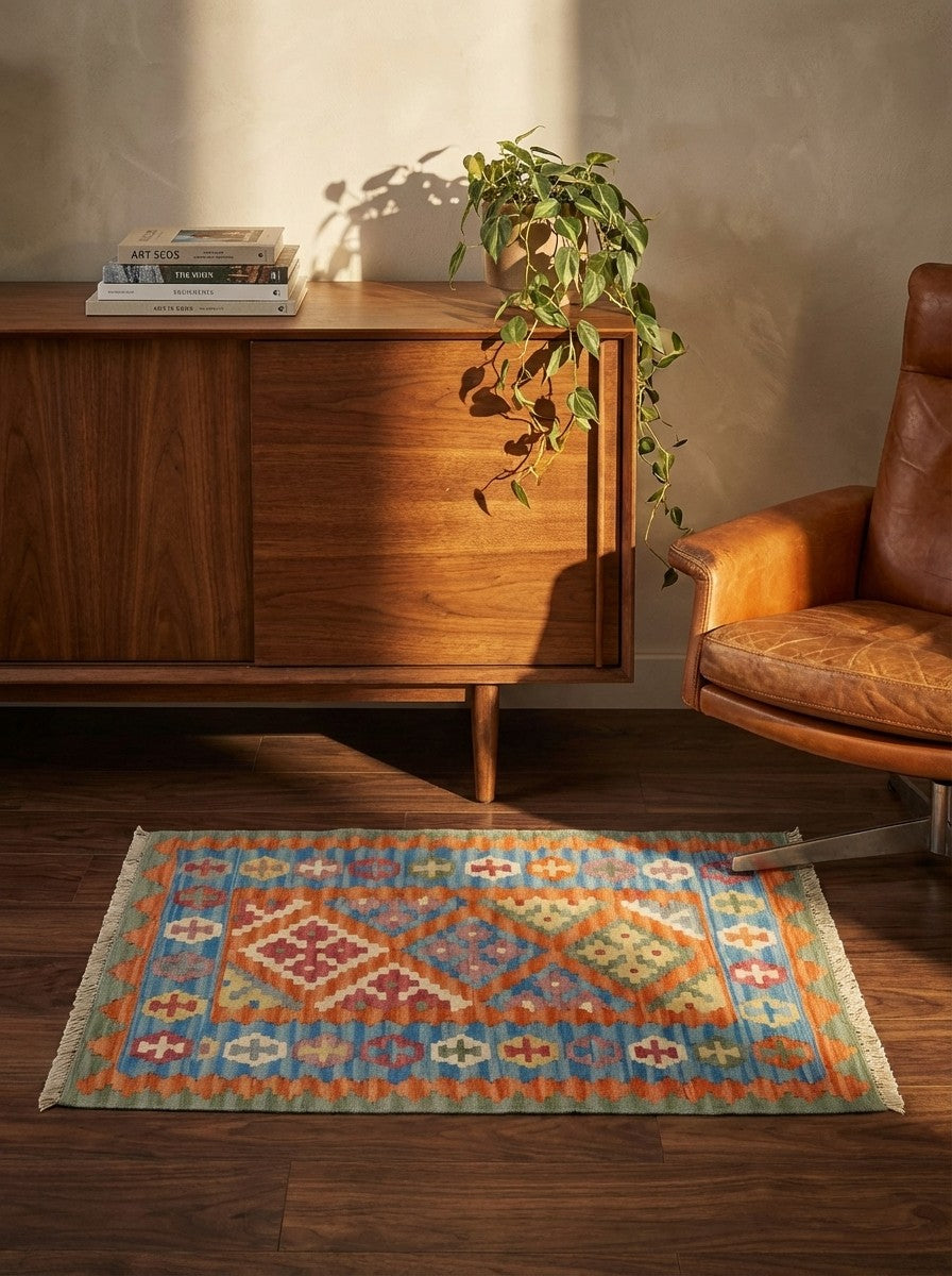 Kelim Gashgai — Handmade, 84x127 cm, Orange, 100% Virgin Wool | Back view
