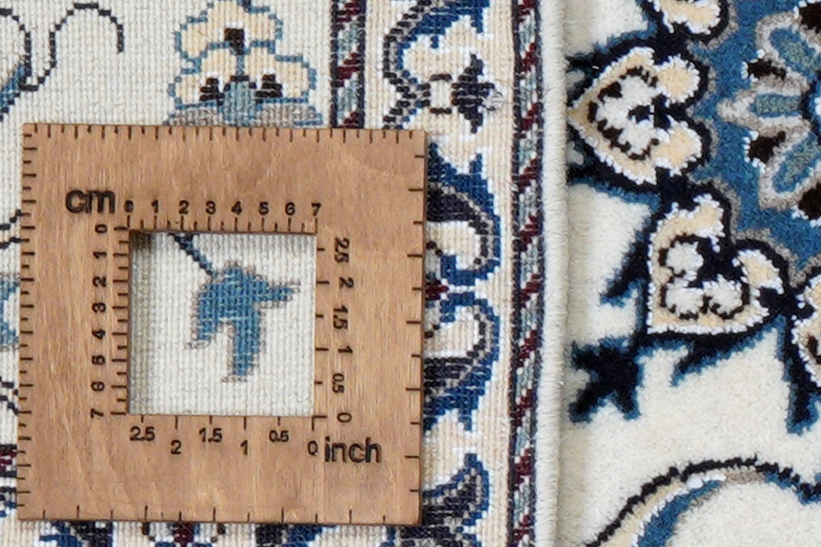 Nain 12La — Hand-knotted, 71x135 cm, Beige, 100% Virgin Wool | View 8