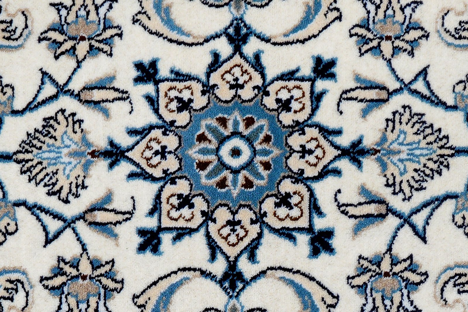 Nain 12La — Hand-knotted, 68x135 cm, Beige, 100% Virgin Wool | View 6