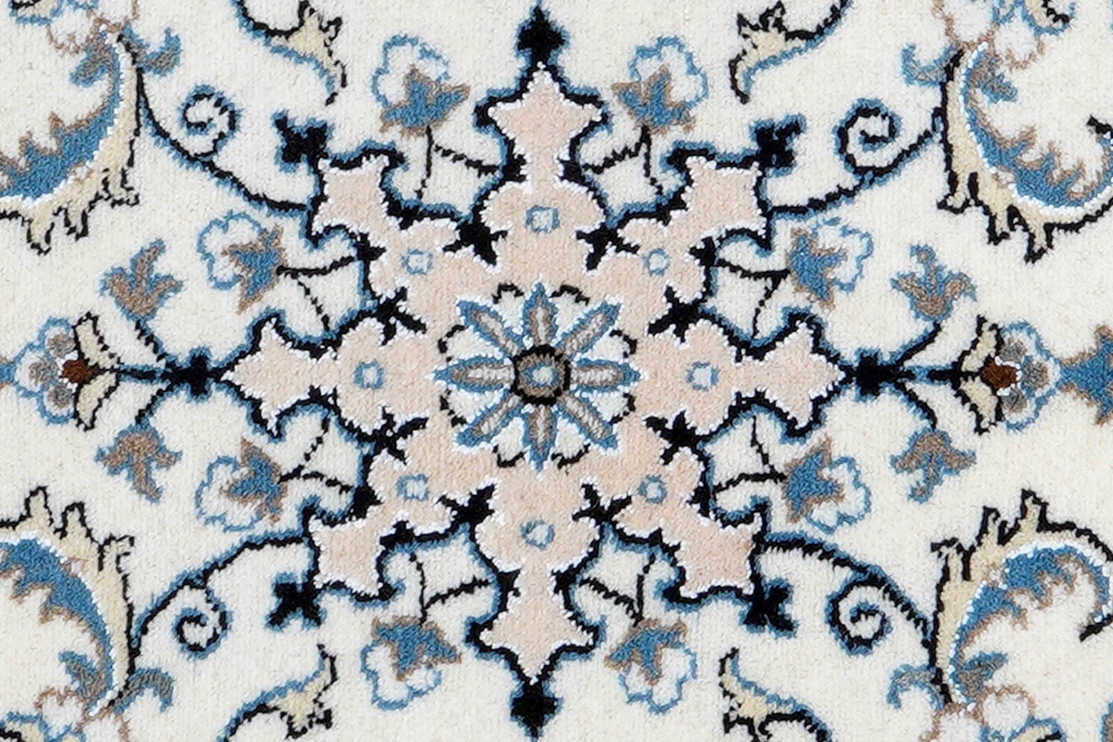 Nain 12La — Hand-knotted, 55x82 cm, Beige, 100% Virgin Wool | View 6