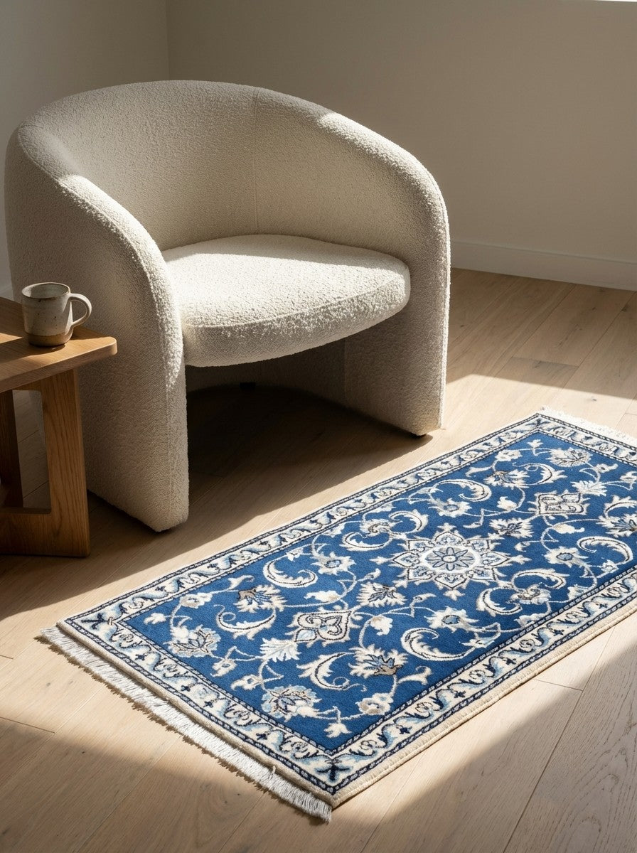 Nain 12La — Hand-knotted, 69x135 cm, Blue, 100% Virgin Wool | Detail view