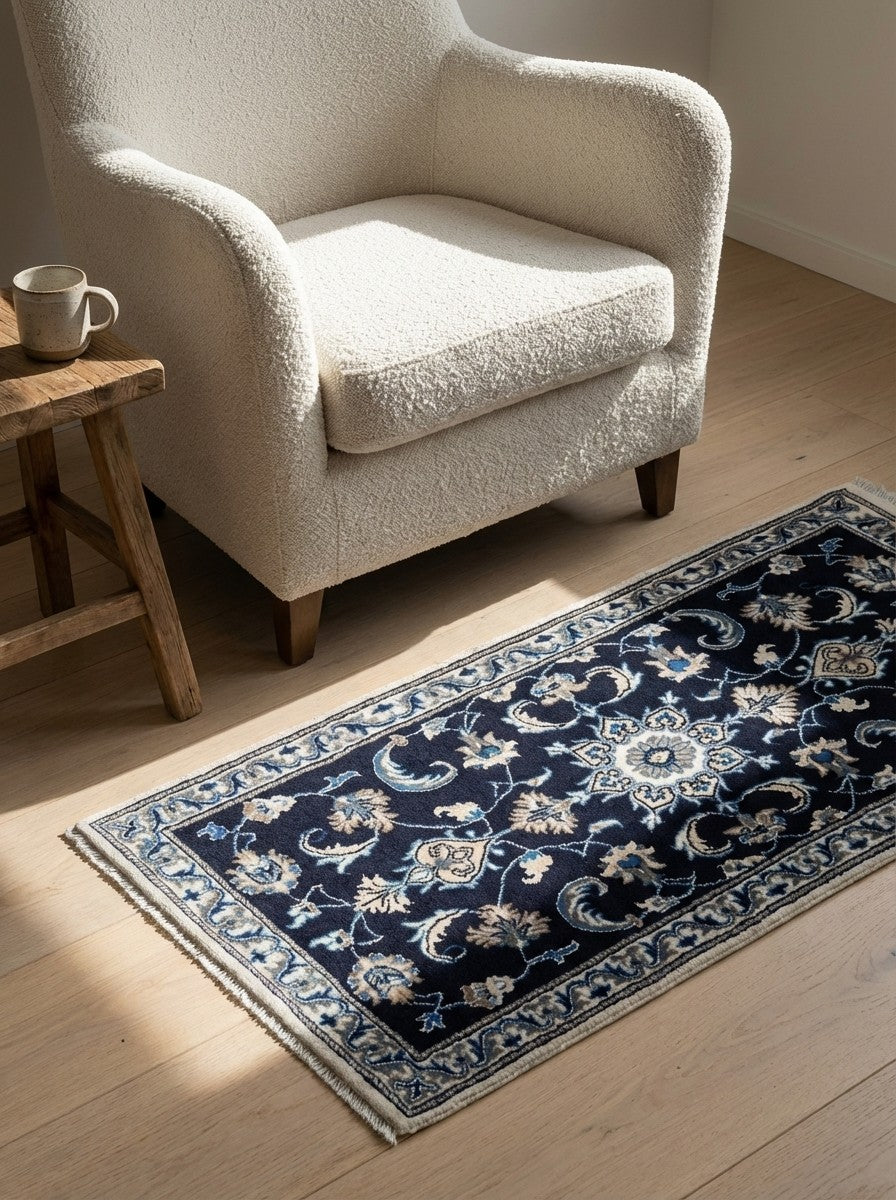 Nain 12La — Hand-knotted, 67x144 cm, Blue, 100% Virgin Wool | Detail view