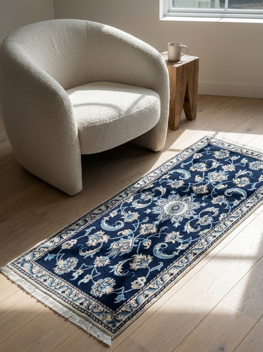 Nain 12La — Hand-knotted, 70x142 cm, Blue, 100% Virgin Wool | Detail view