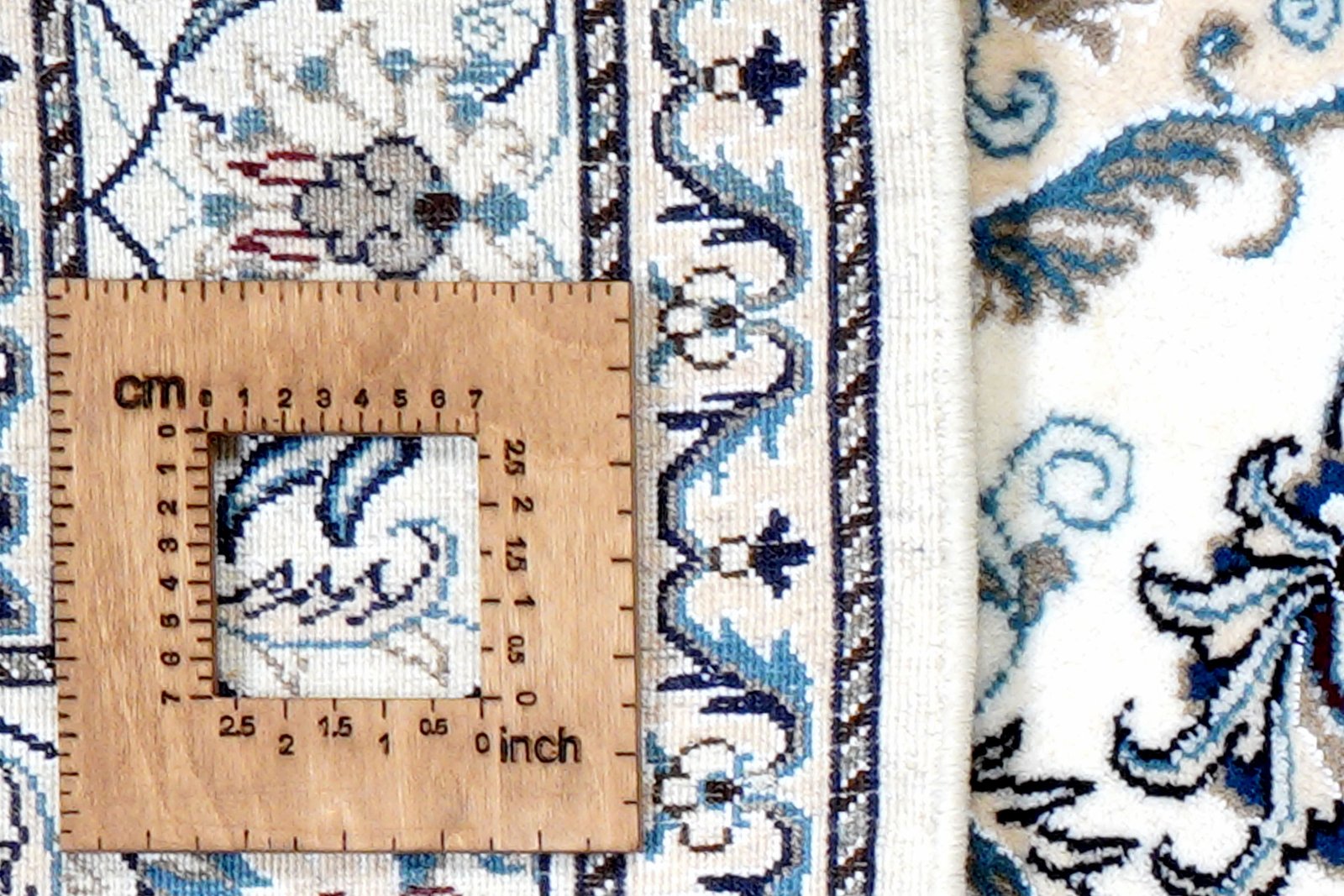 Nain 12La — Hand-knotted, 166x231 cm, Beige, 100% Virgin Wool | View 8