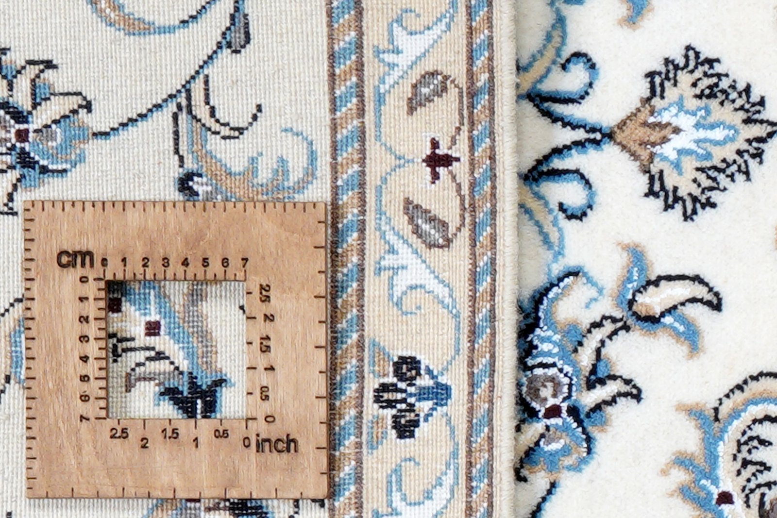 Nain 12La — Hand-knotted, 77x197 cm, Beige, 100% Virgin Wool | View 8