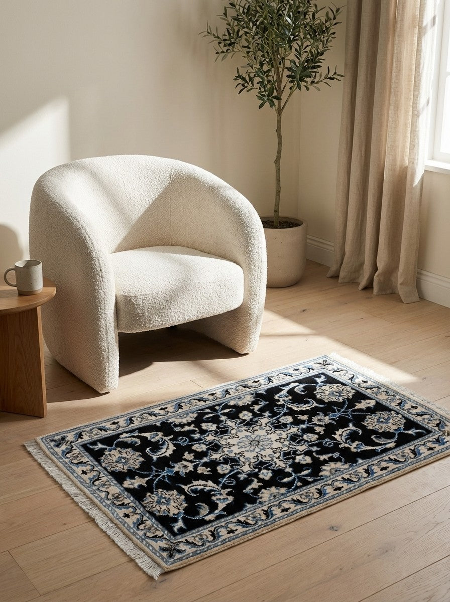 Nain 12La — Hand-knotted, 59x87 cm, Blue, 100% Virgin Wool | Detail view