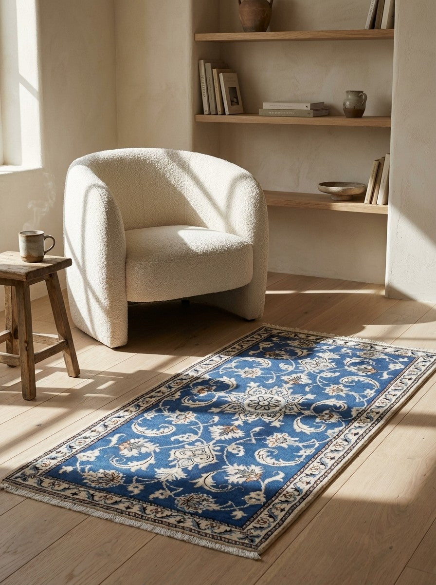 Nain 12La — Hand-knotted, 72x136 cm, Blue, 100% Virgin Wool | Detail view