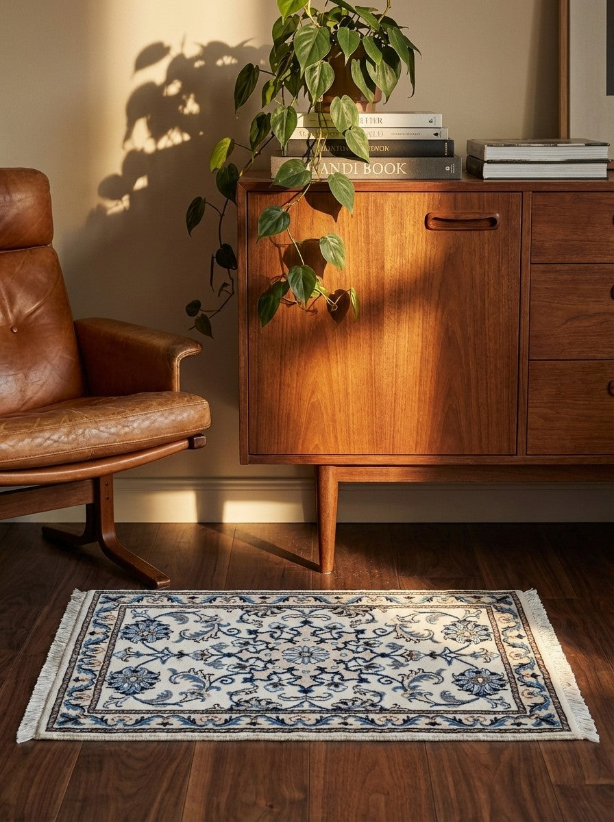 Nain 12La — Hand-knotted, 60x85 cm, Beige, 100% Virgin Wool | Back view