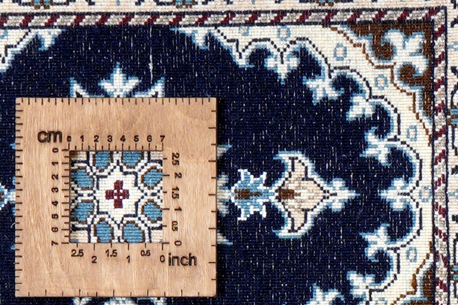 Nain 12La — Hand-knotted, 40x61 cm, Blue, 100% Virgin Wool | View 8