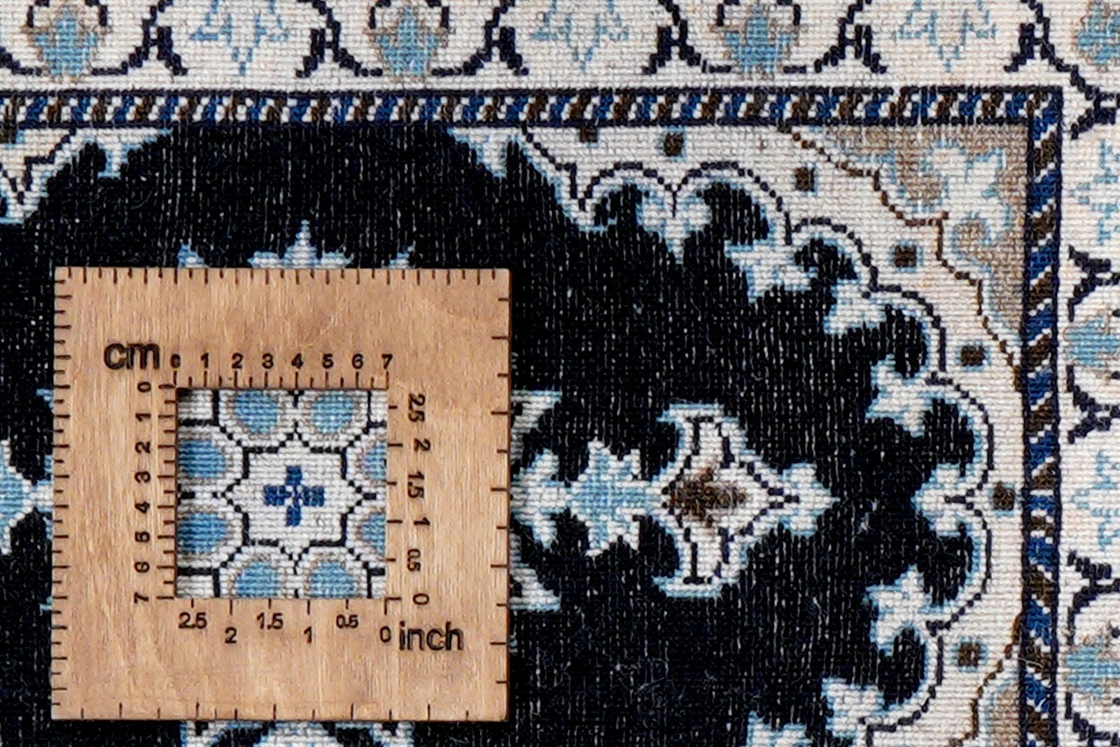 Nain 12La — Hand-knotted, 40x61 cm, Blue, 100% Virgin Wool | View 8