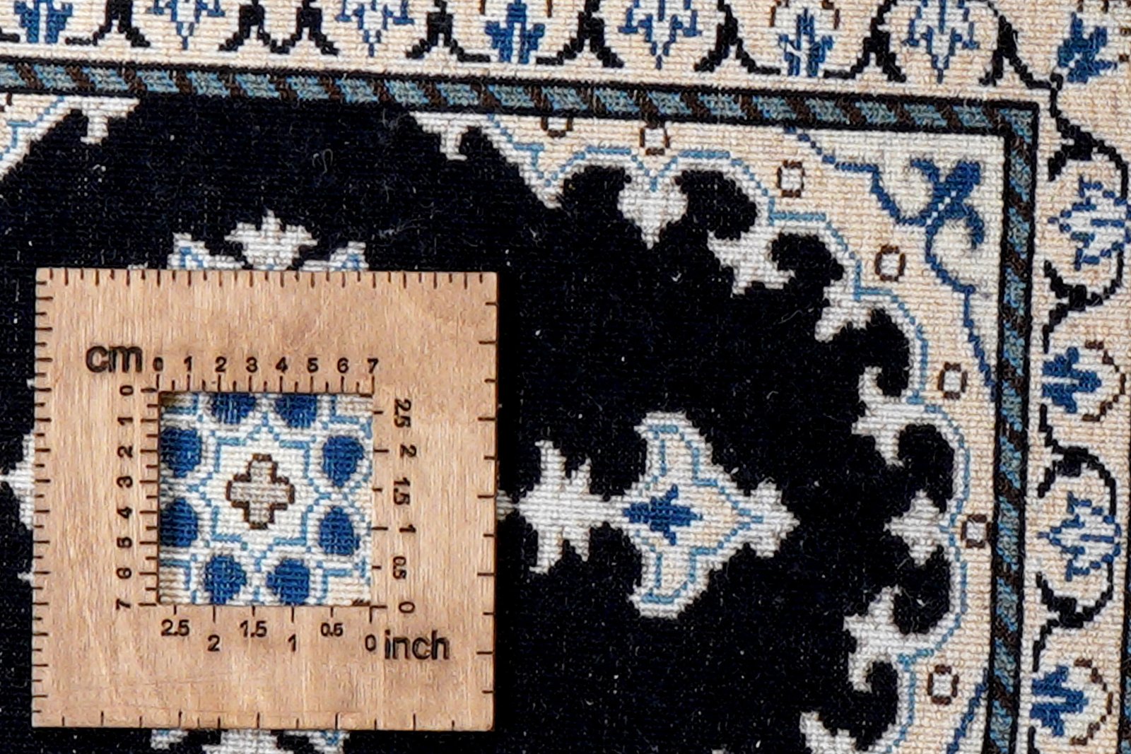 Nain 12La — Hand-knotted, 41x61 cm, Blue, 100% Virgin Wool | View 8