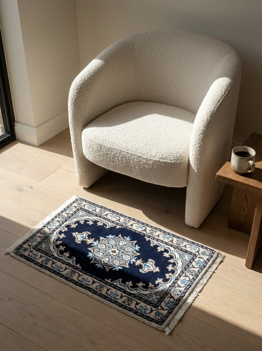 Nain 12La — Hand-knotted, 37x59 cm, Blue, 100% Virgin Wool | Detail view