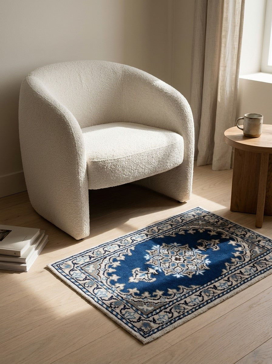 Nain 12La — Hand-knotted, 41x57 cm, Blue, 100% Virgin Wool | Detail view
