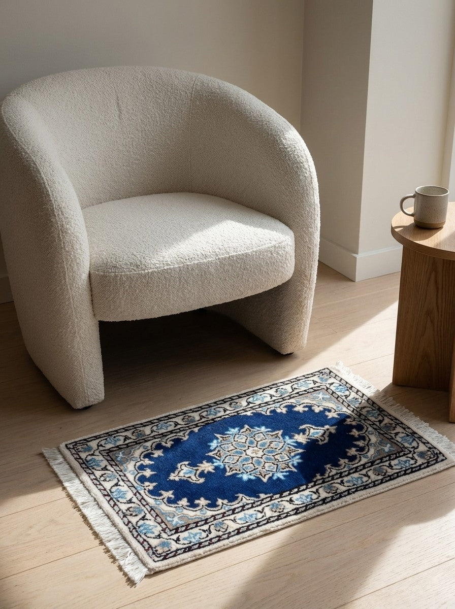 Nain 12La — Hand-knotted, 36x60 cm, Blue, 100% Virgin Wool | Detail view