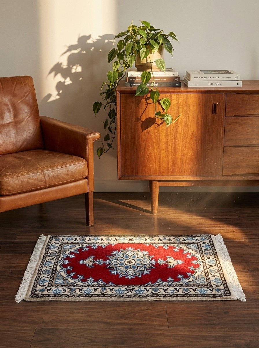 Nain 12La — Hand-knotted, 40x57 cm, Red, 100% Virgin Wool | Back view