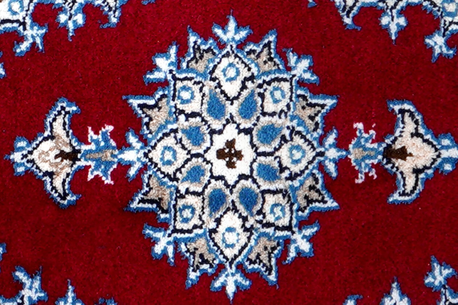 Nain 12La — Hand-knotted, 40x57 cm, Red, 100% Virgin Wool | View 6