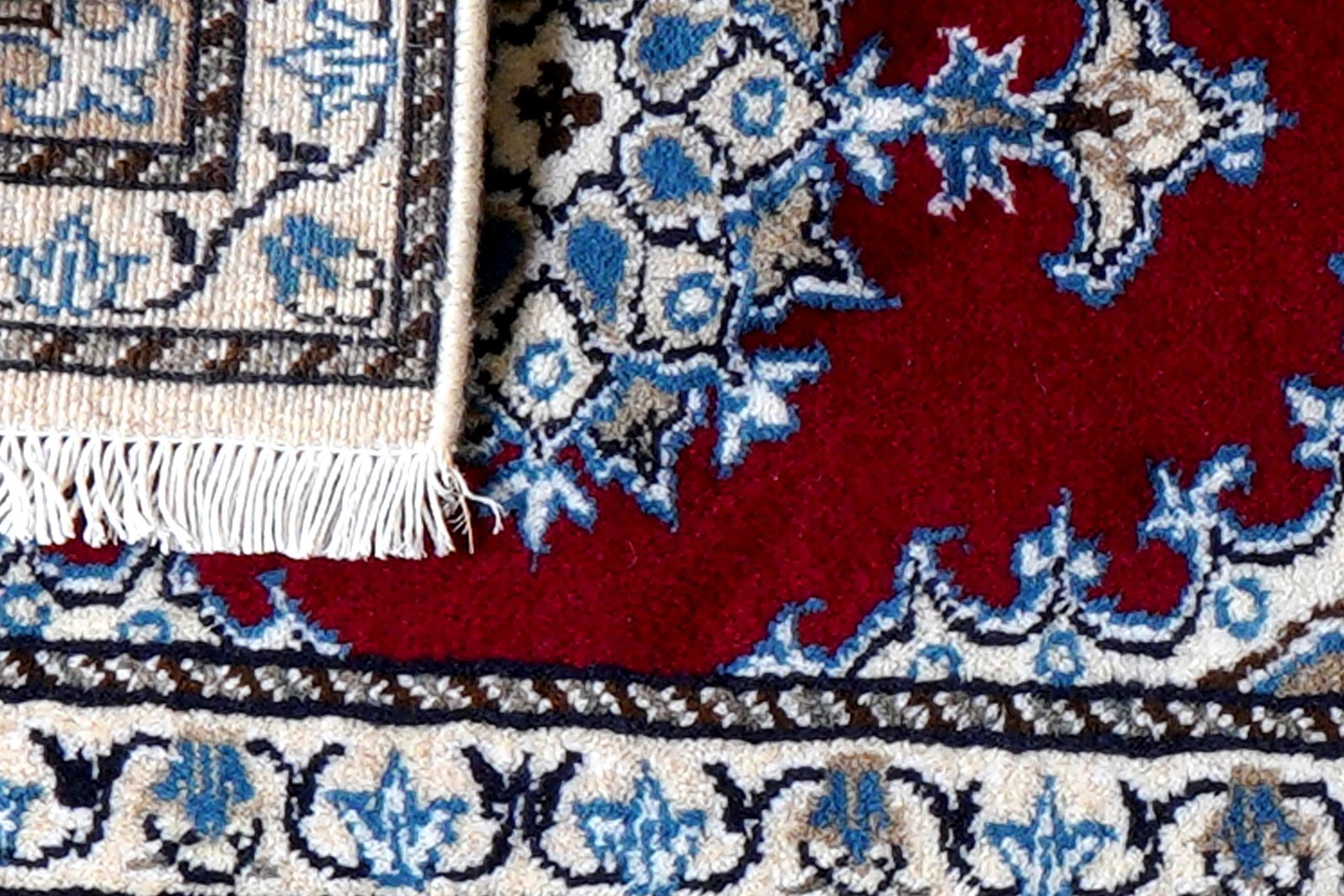 Nain 12La — Hand-knotted, 40x57 cm, Red, 100% Virgin Wool | View 7