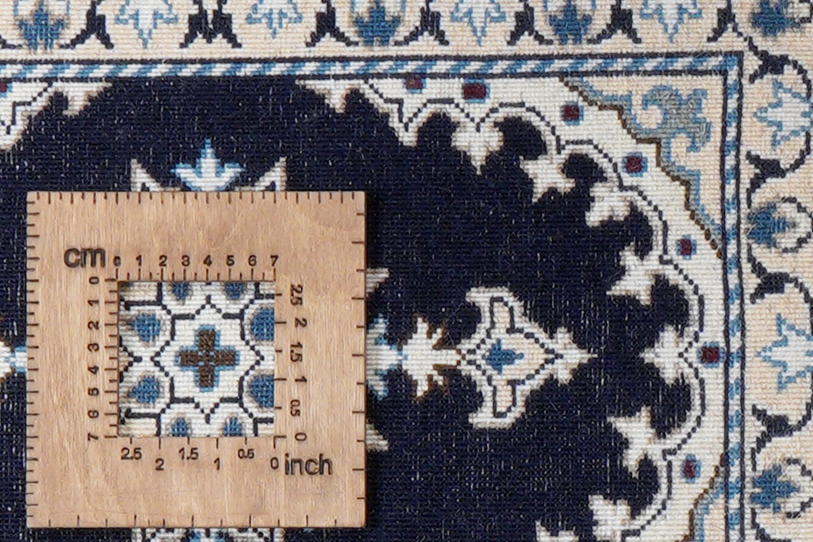 Nain 12La — Hand-knotted, 39x59 cm, Blue, 100% Virgin Wool | View 8