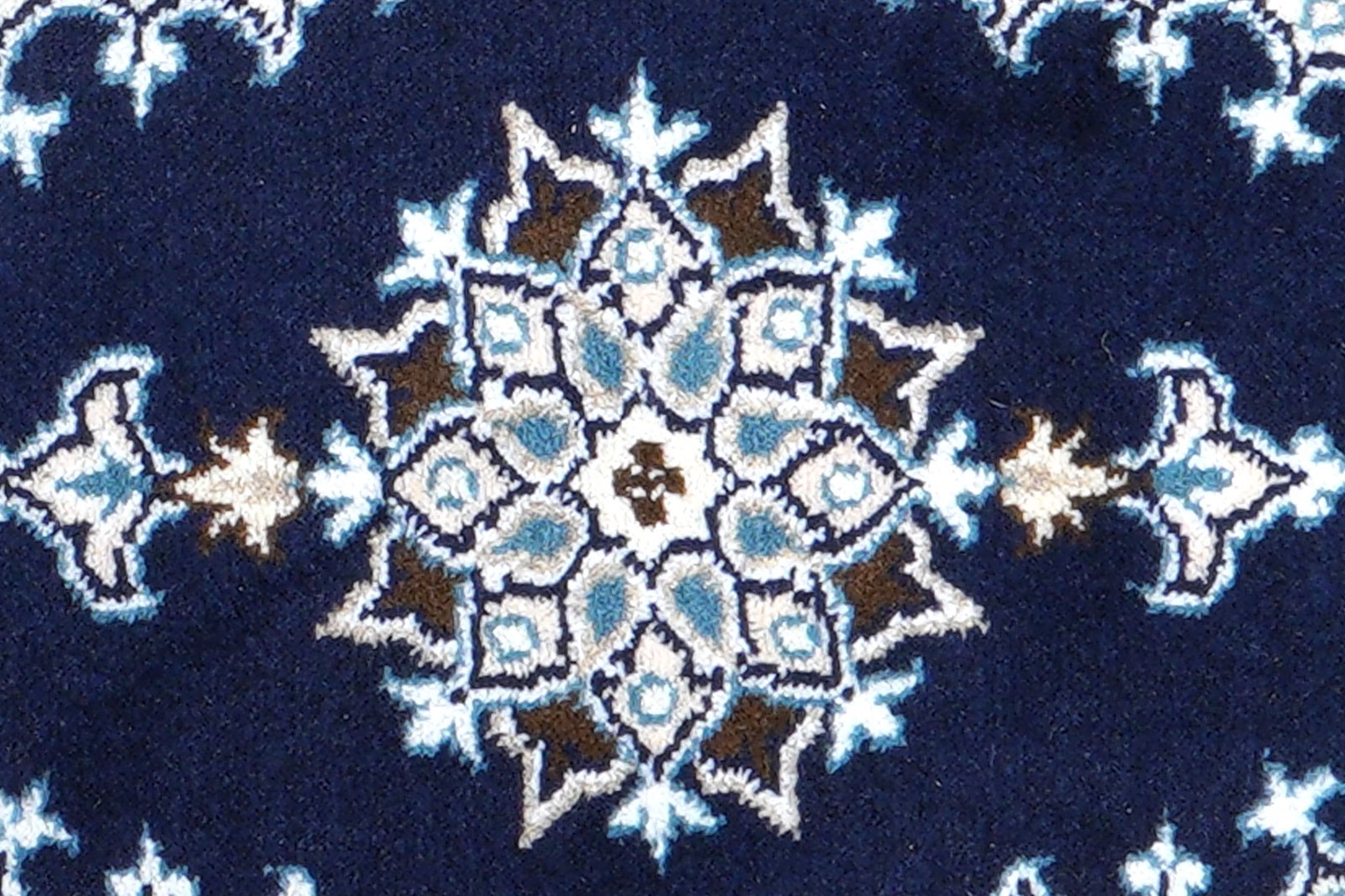 Nain 12La — Hand-knotted, 40x60 cm, Blue, 100% Virgin Wool | View 6