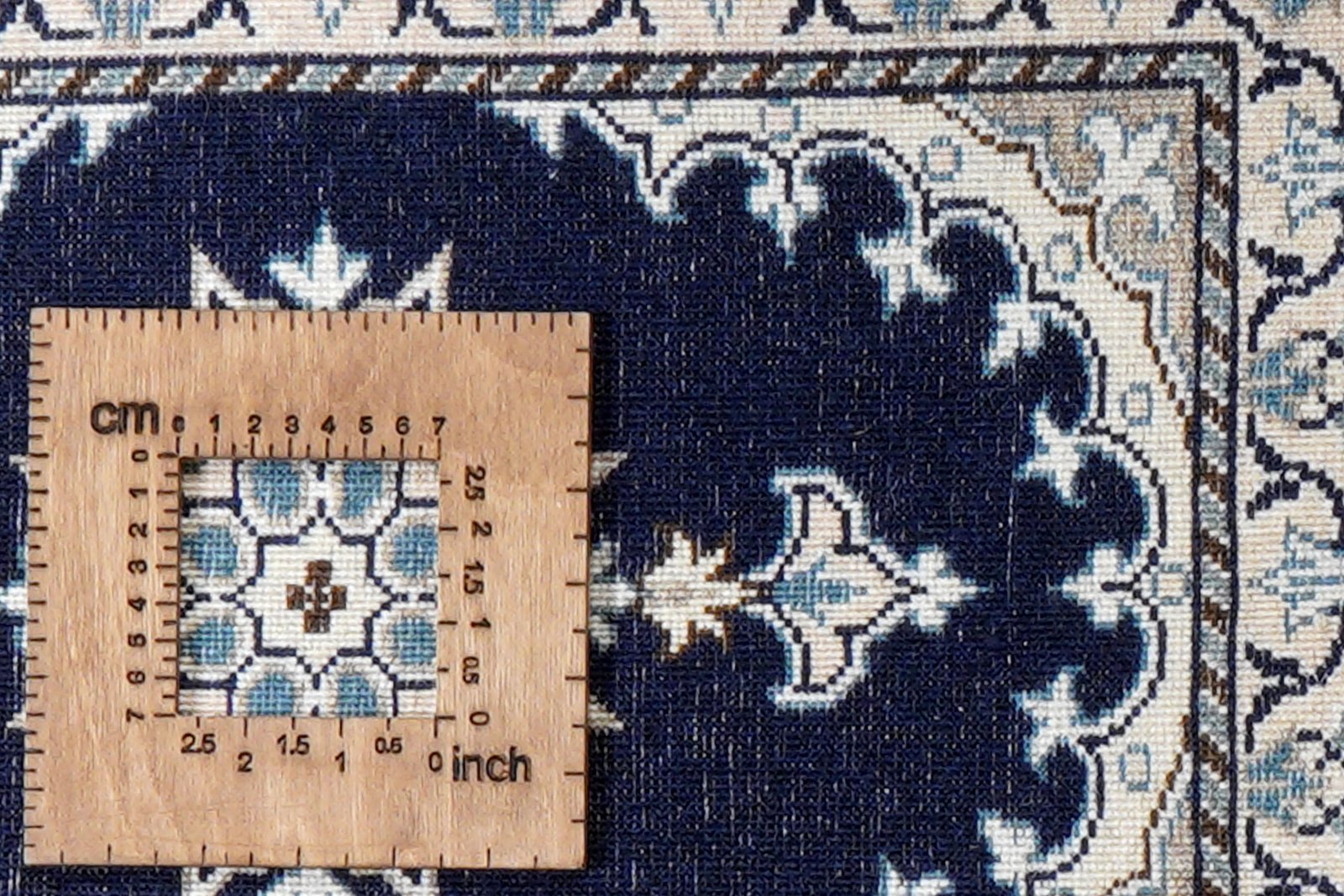 Nain 12La — Hand-knotted, 40x60 cm, Blue, 100% Virgin Wool | View 8
