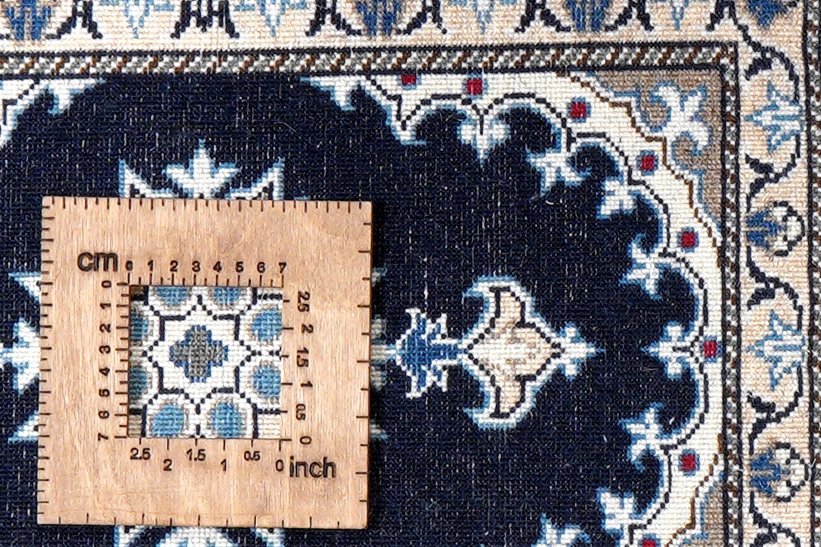Nain 12La — Hand-knotted, 40x60 cm, Blue, 100% Virgin Wool | View 8