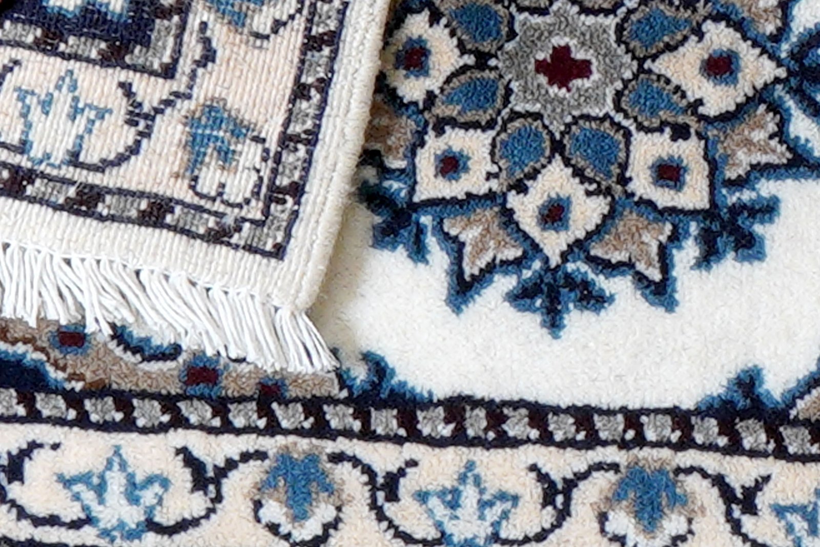 Nain 12La — Hand-knotted, 37x59 cm, Beige, 100% Virgin Wool | View 7