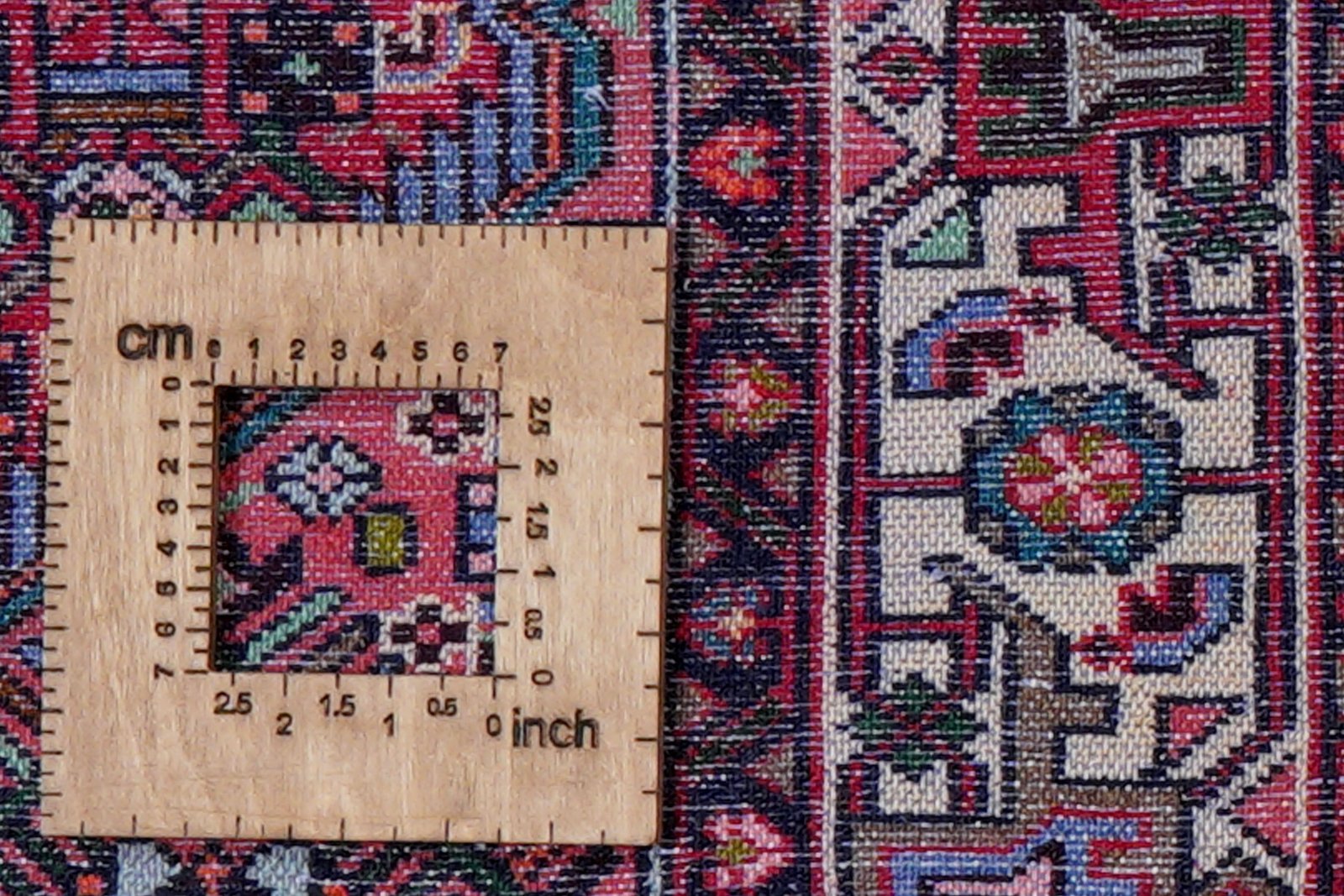 Assadabad — Hand-knotted, 127x200 cm, Red, 100% Virgin Wool | View 8