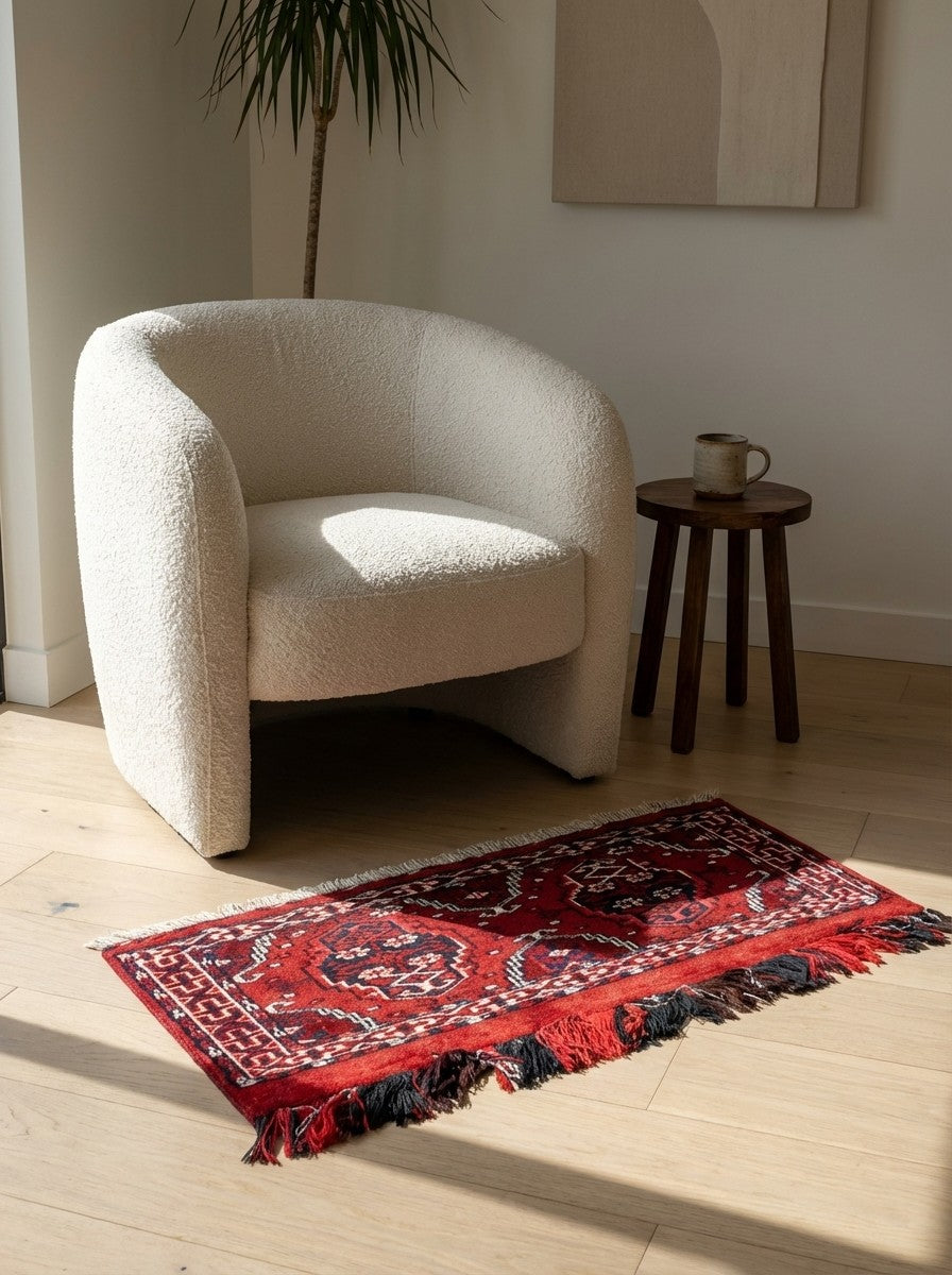 Turkman — Hand-knotted, 90x35 cm, Red, 100% Virgin Wool | Detail view