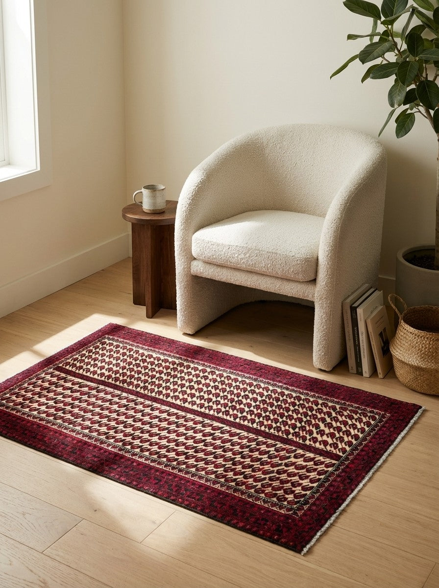 Belutch — Hand-knotted, 103x192 cm, Beige, 100% Virgin Wool | Detail view