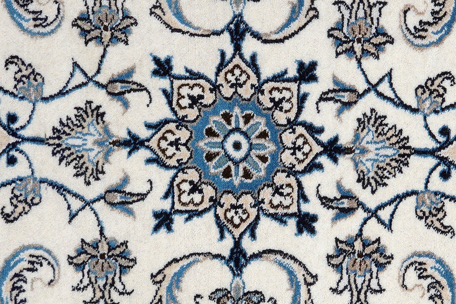 Nain 12La — Hand-knotted, 71x136 cm, Beige, 100% Virgin Wool | View 6