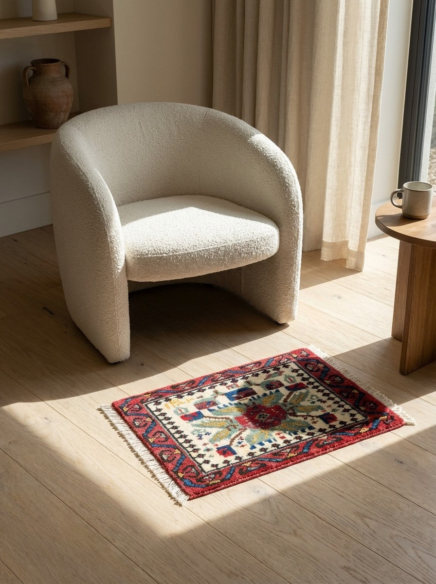 Afshar — Hand-knotted, 41x29 cm, Beige, 100% Virgin Wool | Detail view