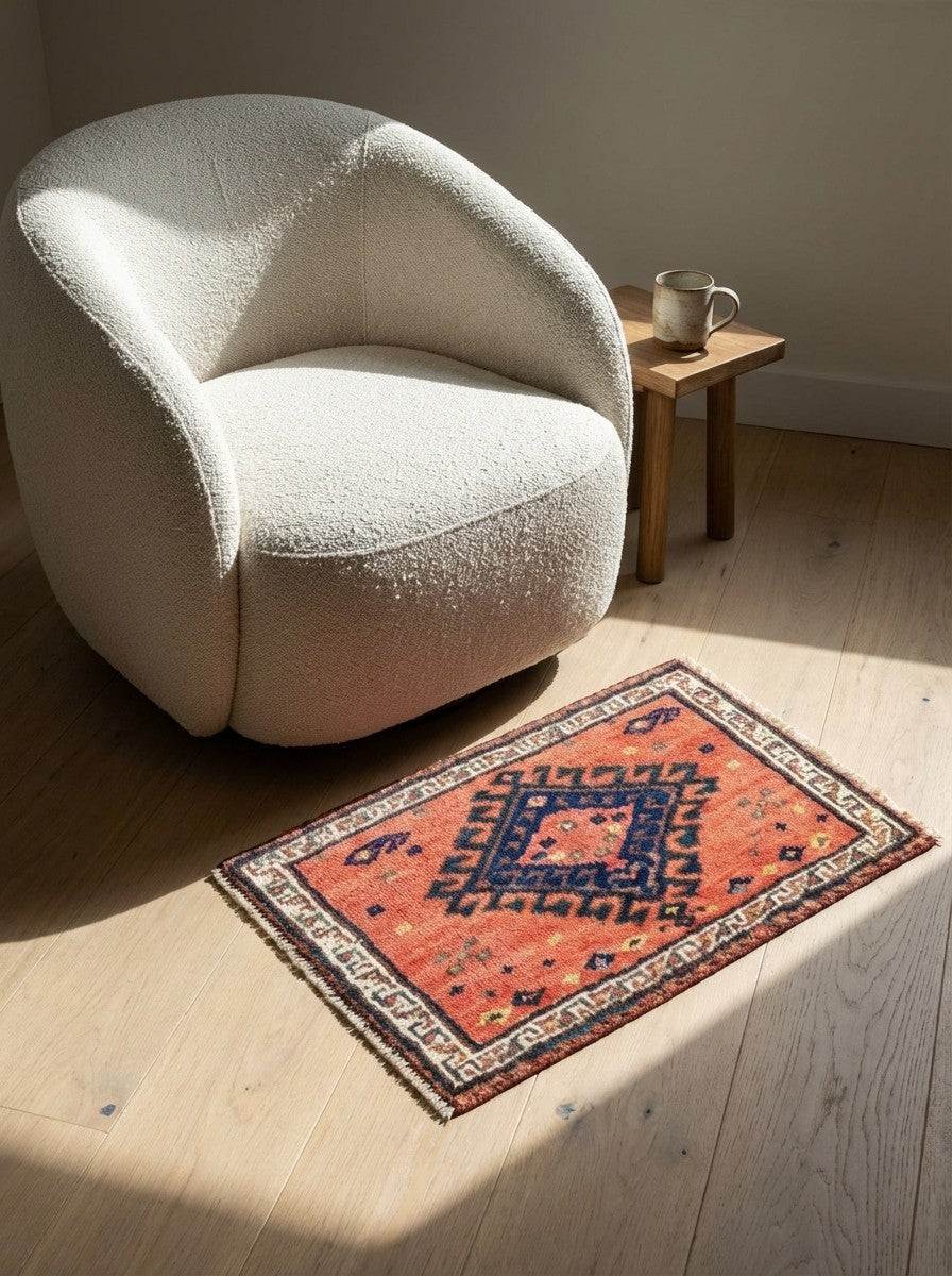 Afshar — Hand-knotted, 45x30 cm, Red, 100% Virgin Wool | Detail view
