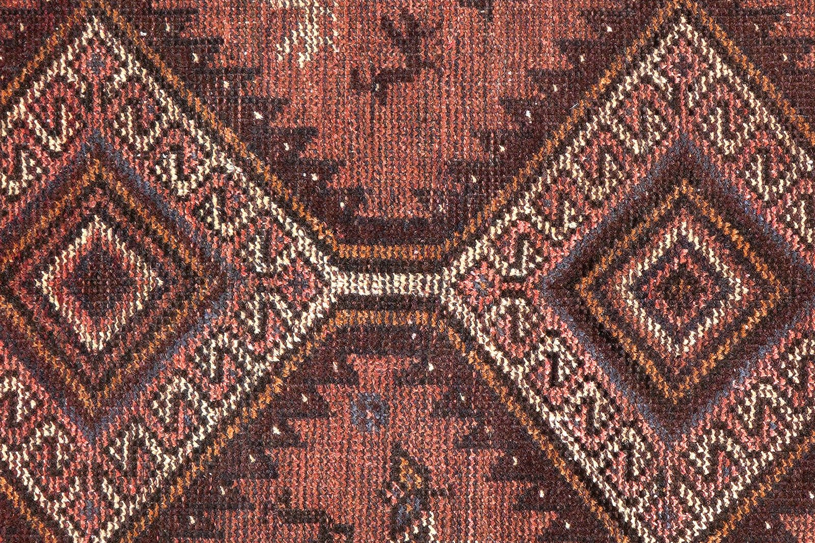 Heritage — Hand-knotted, 154x223 cm, Red, 100% Virgin Wool | View 6