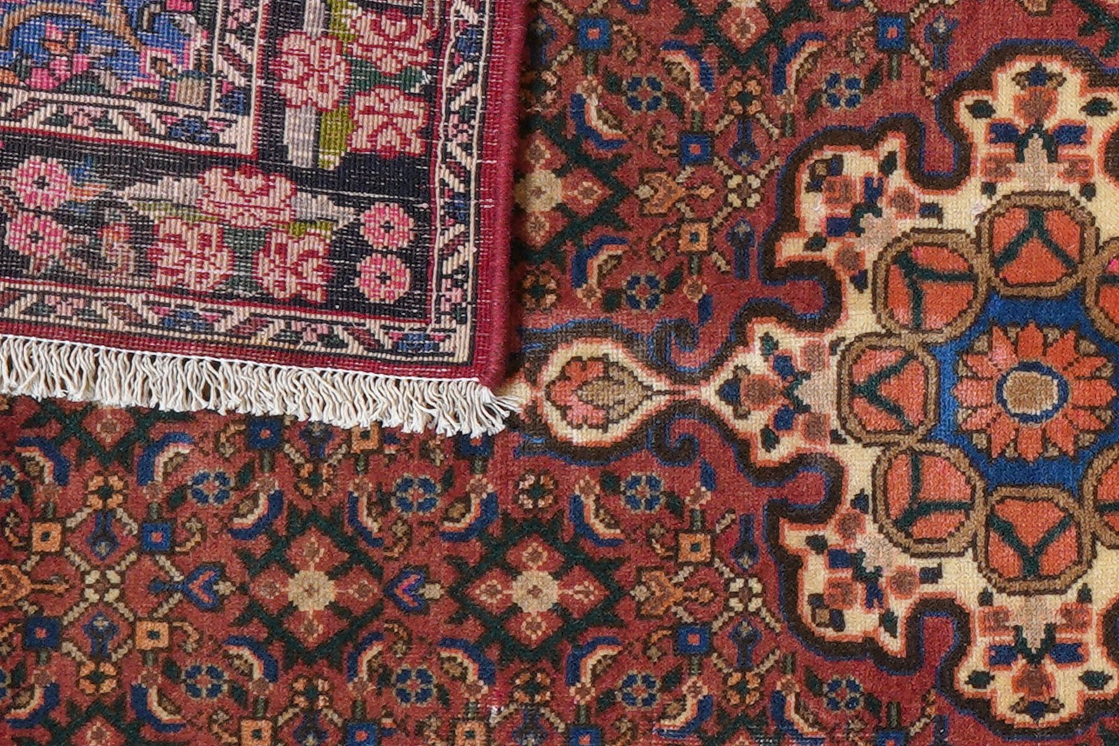 Heritage — Hand-knotted, 104x147 cm, Red, 100% Virgin Wool | View 7